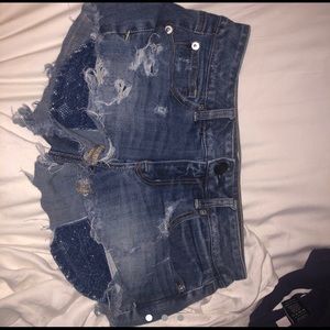 Short American Eagle shorts!